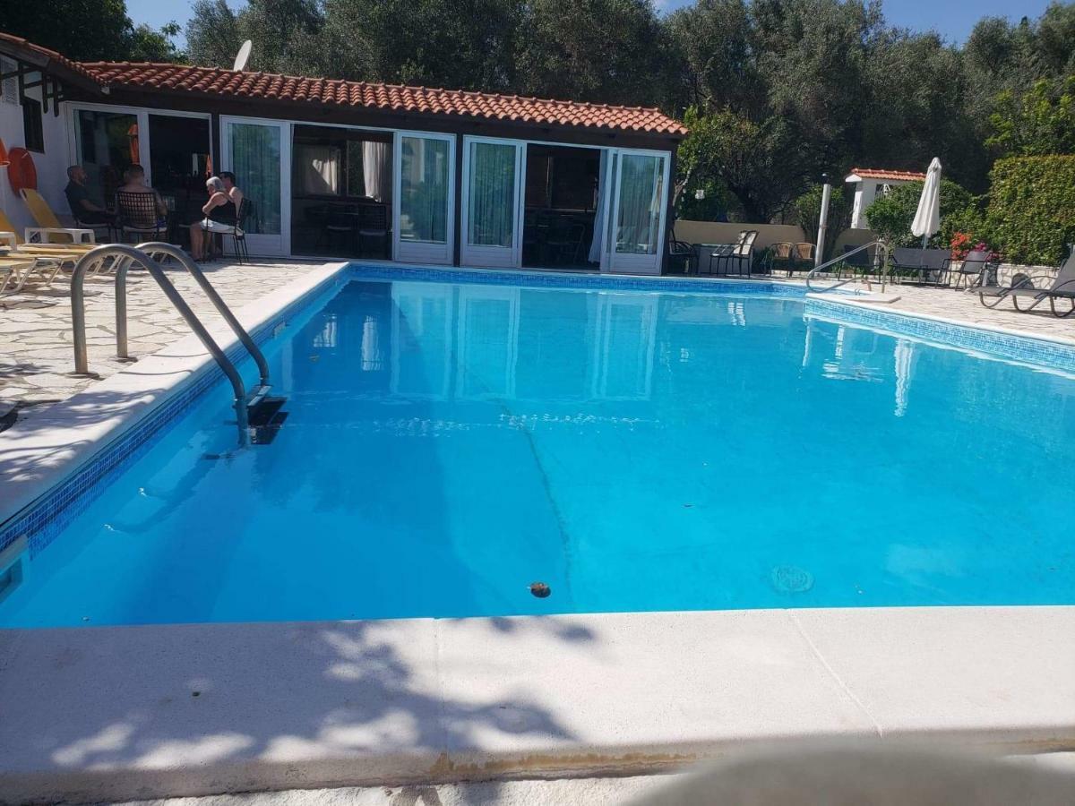 Marketos Apartments Svoronata Luaran gambar